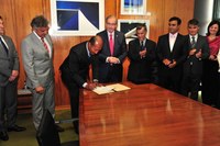 Eduardo Cunha dá posse a Silvio Avelino como secretário-geral da Mesa