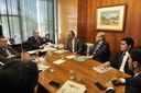Eduardo Cunha debate propostas que reforçam caixa de governos