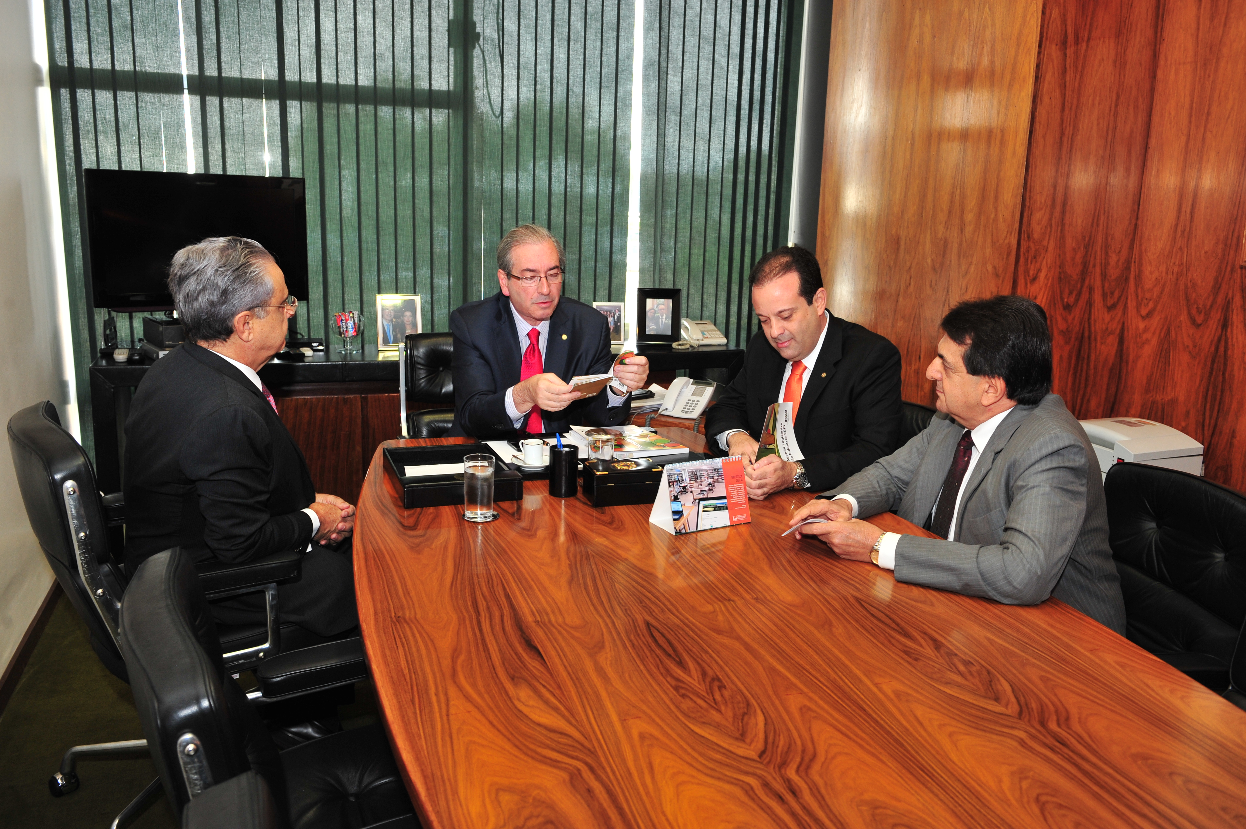 Eduardo Cunha recebe Agenda Legislativa da CNI