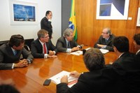 Eduardo Cunha se reúne com representantes do setor de telesserviços