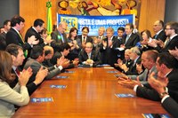 Entidades médicas pedem a Cunha votação de PECs da área de Saúde 