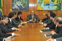 Governadores pedem apoio a Cunha para evitar perdas de receita com mudanças no ICMS