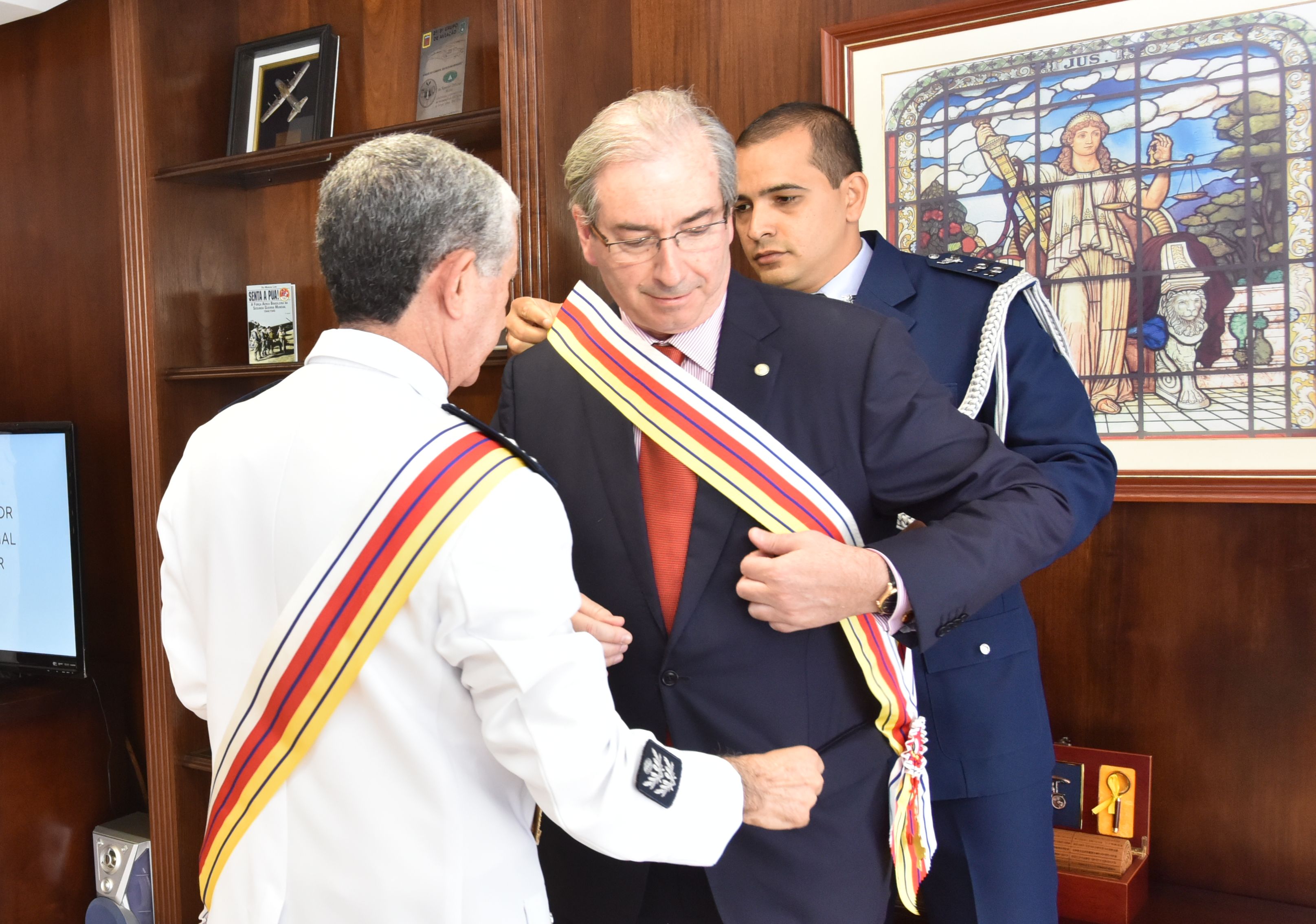 Justiça Militar concede honraria de mérito a Eduardo Cunha 