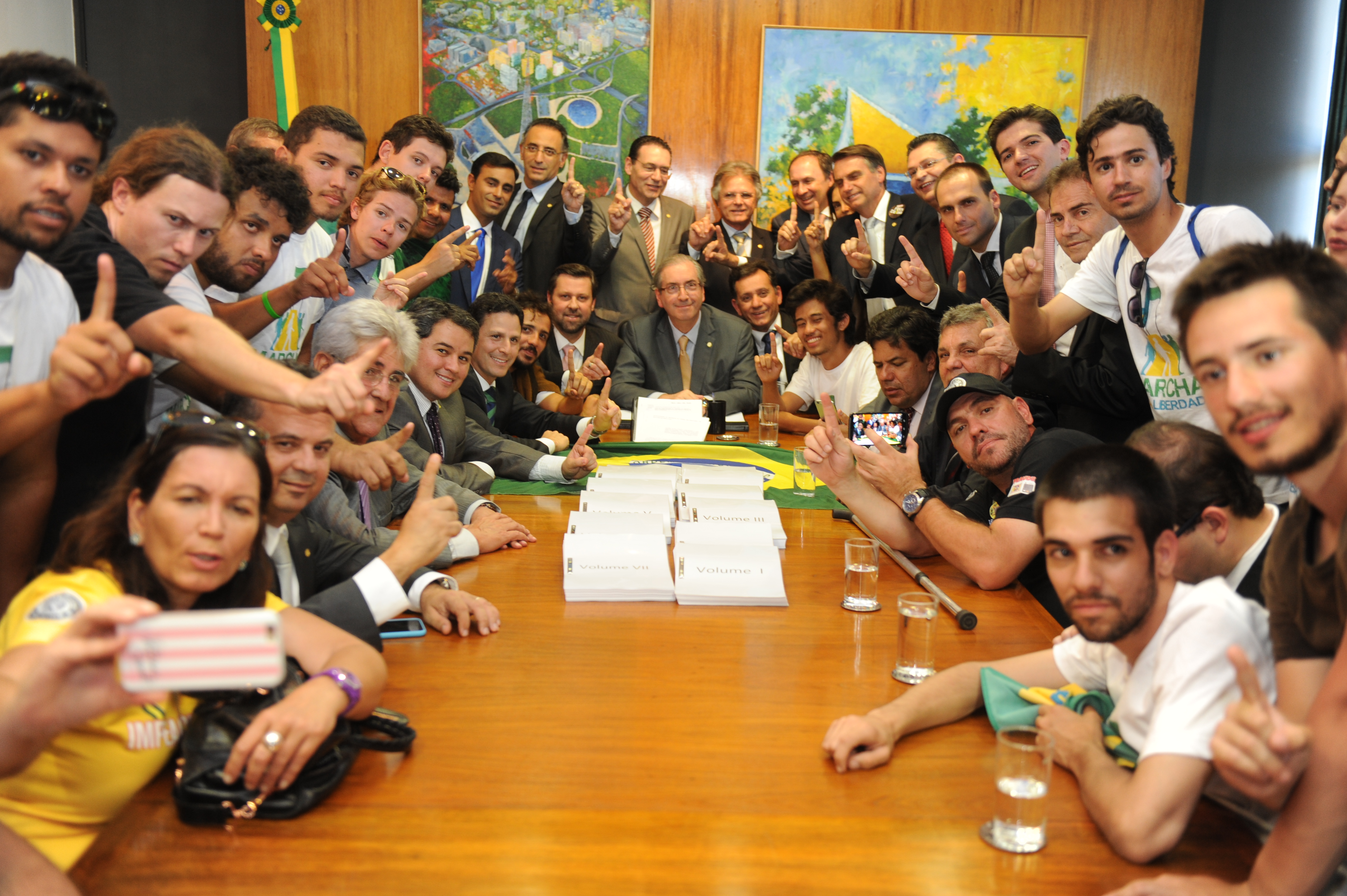 Movimento Brasil Livre apresenta pedido de impeachment da presidente Dilma