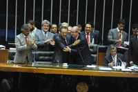 Plenário aprova em segundo turno PEC que cria orçamento impositivo 