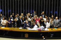 Plenário aprova pena maior para assassinato de mulheres