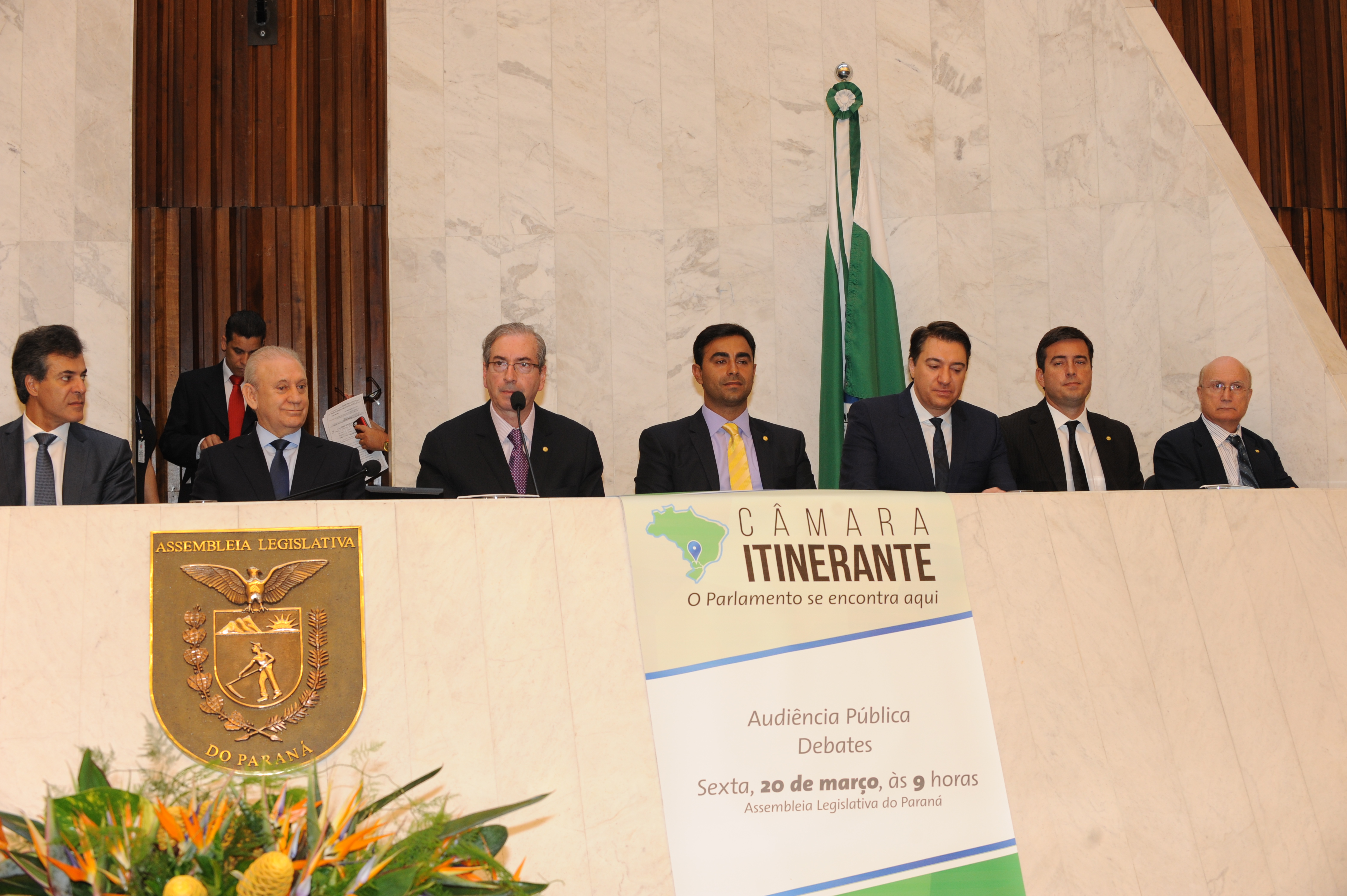 Presidente da Câmara afirma que reforma política será votada até o fim de maio