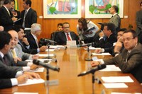 Acordo viabiliza votação do piso dos agentes de saúde em maio