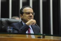 Alves anuncia acordo para Dilma não vetar orçamento impositivo na LDO