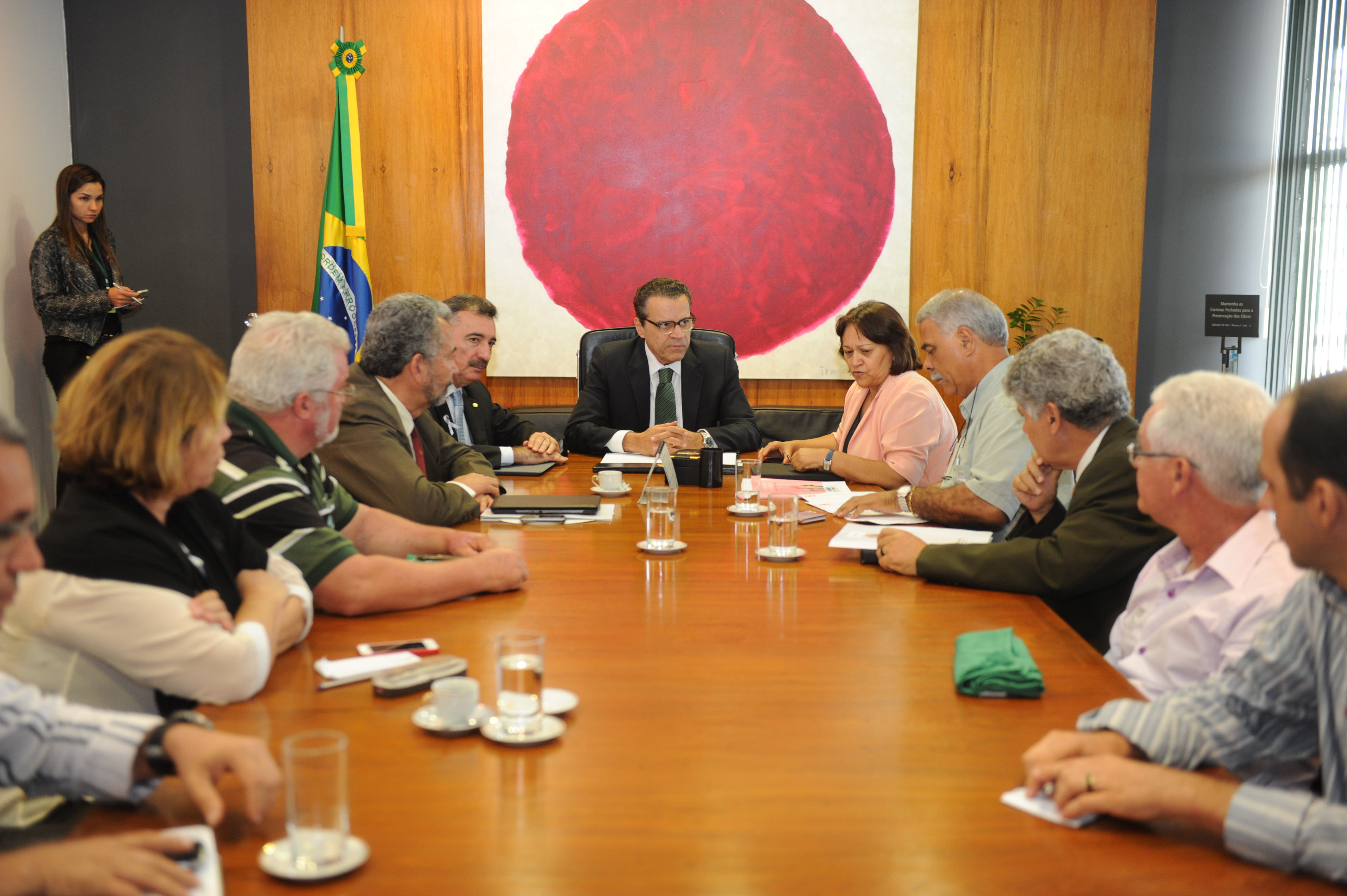 Alves se compromete a não pautar projeto que muda piso dos professores neste ano