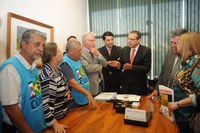 Aposentados pedem votação do fim da contribuição previdenciária e correção para aposentadorias