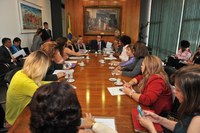 Bancada feminina quer pressa para projeto de igualdade salarial