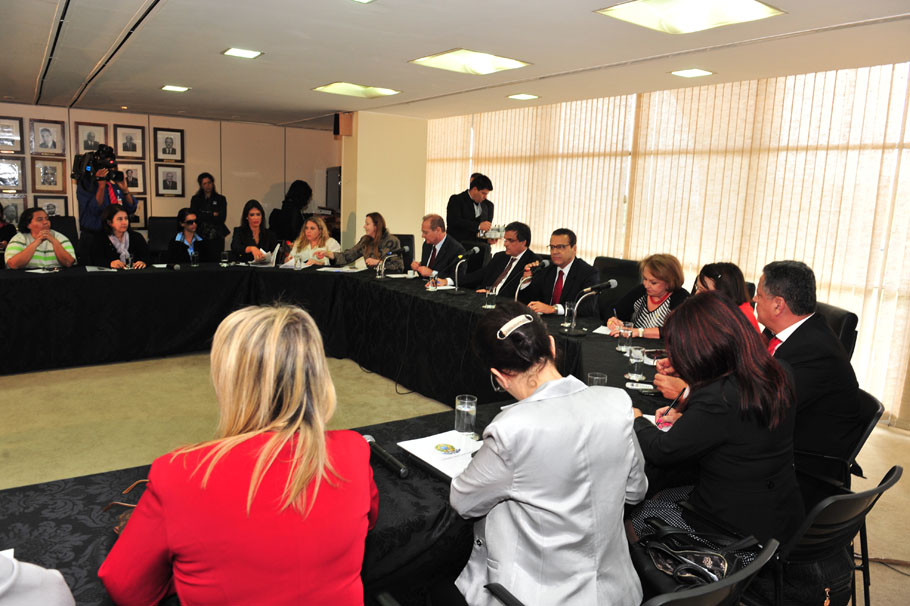 Câmara e Senado cobram agilidade para punição no caso de mulher torturada pelo ex-marido em Goiânia