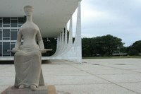 Câmara entra com ação contra julgamento de deputados por turmas no STF