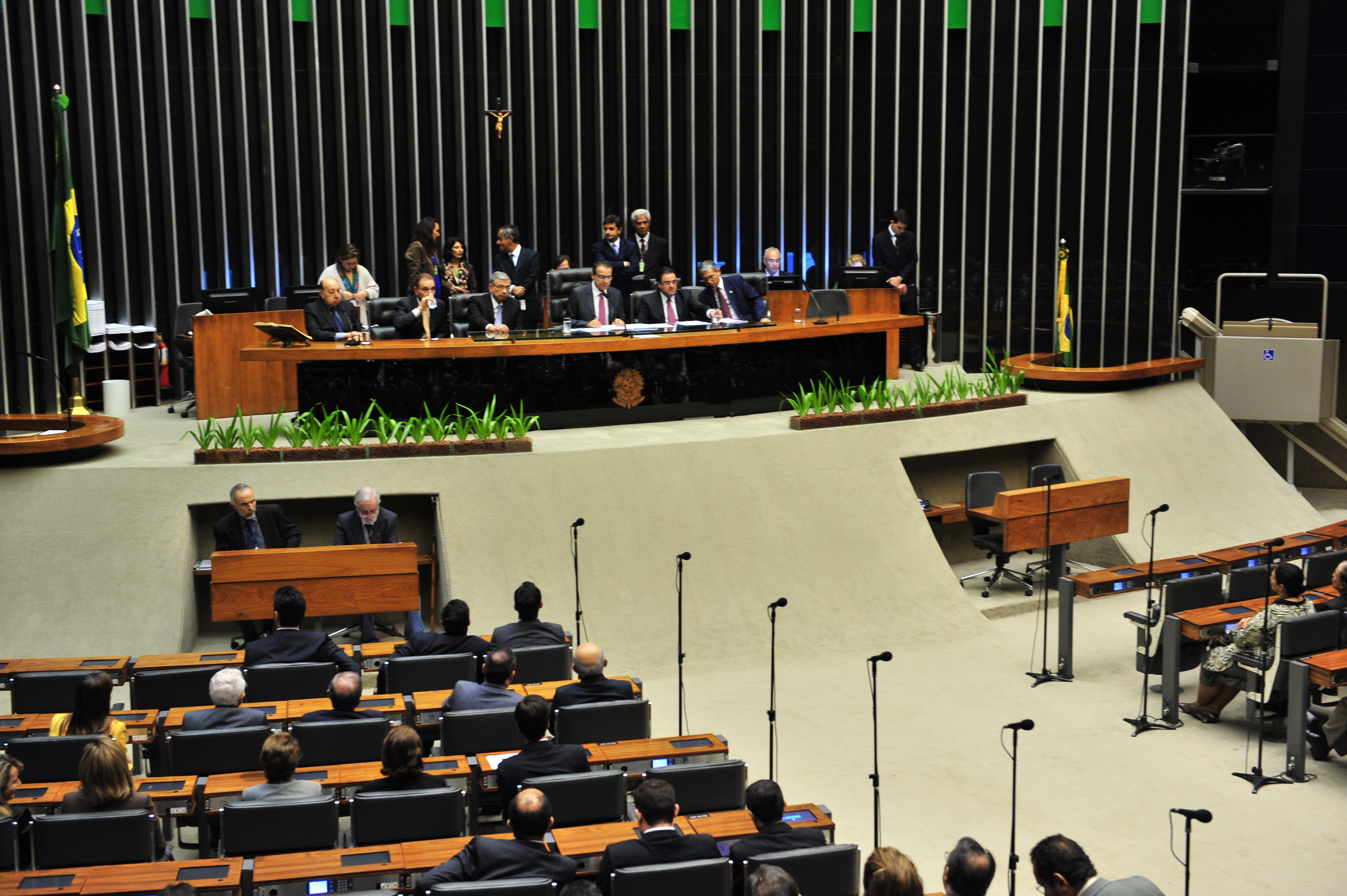Câmara homenageia ex-deputado João Faustino