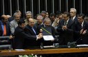 Câmara homenageia ex-presidente Lula com entrega de medalhas