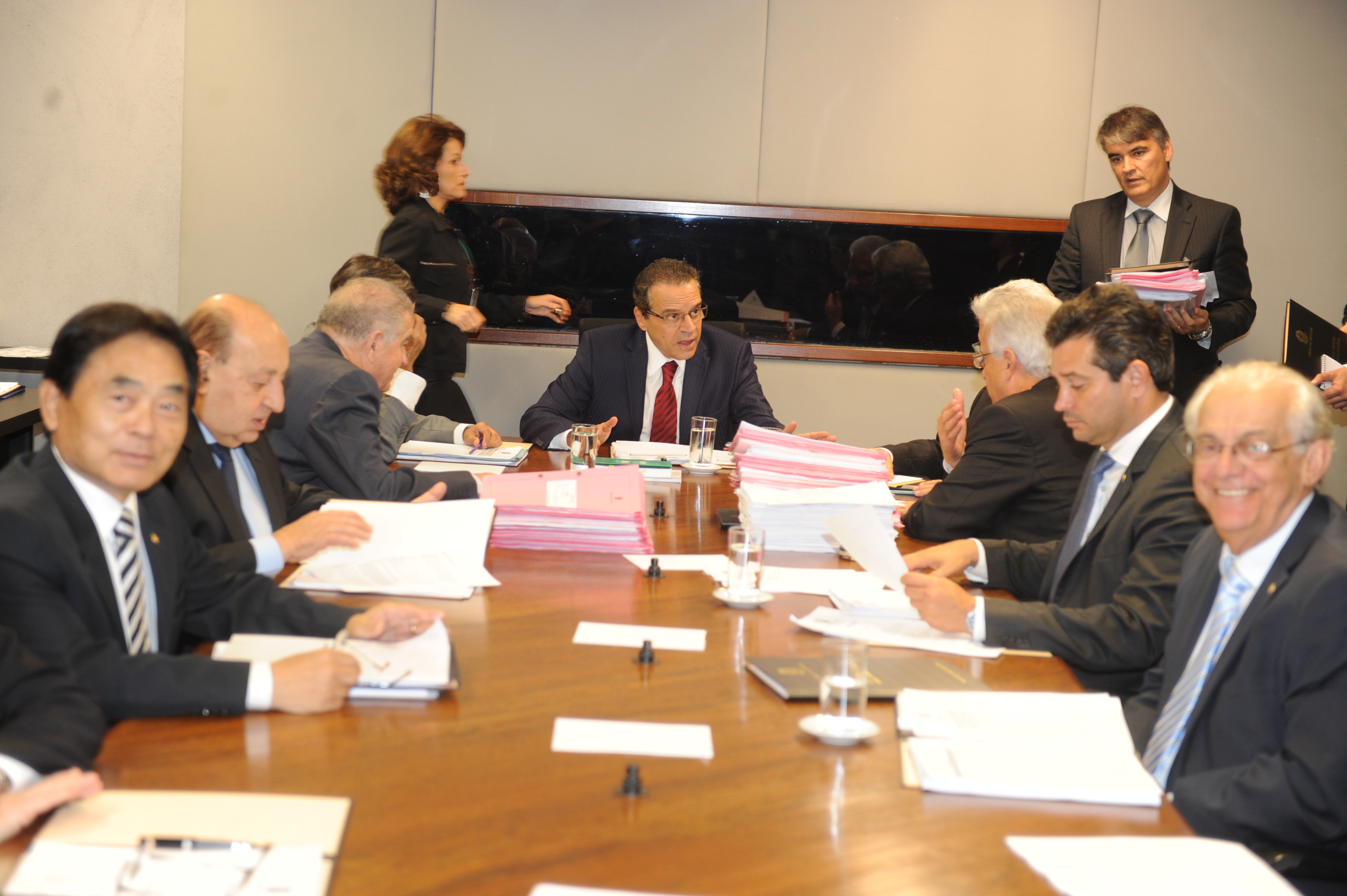 Câmara pagará servidores de acordo com o teto do funcionalismo