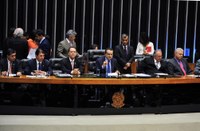 Congresso precisa regulamentar terceirização urgentemente, diz Alves