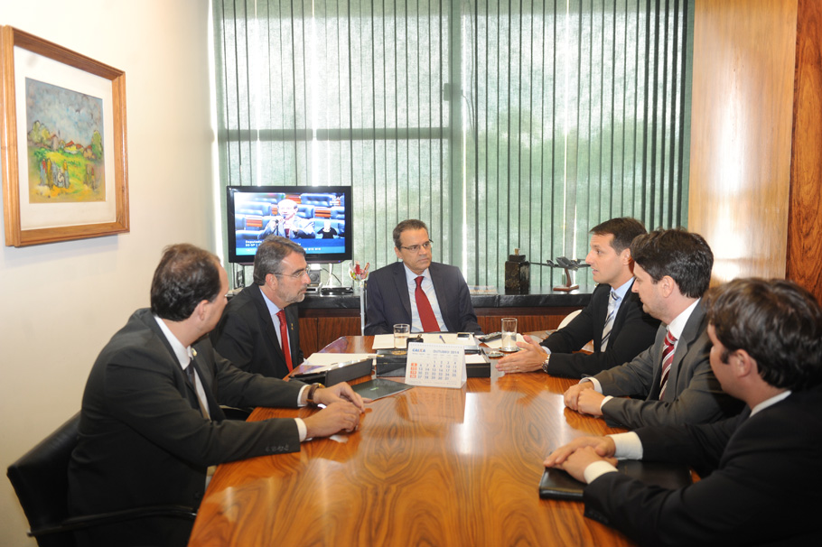 Defensores pedem prioridade para votação de propostas sobre gratificação e subsídio