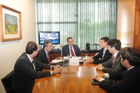 Defensores pedem prioridade para votação de propostas sobre gratificação e subsídio