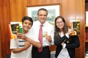 Dia do Meio Ambiente: jovens entregam sementes a parlamentares