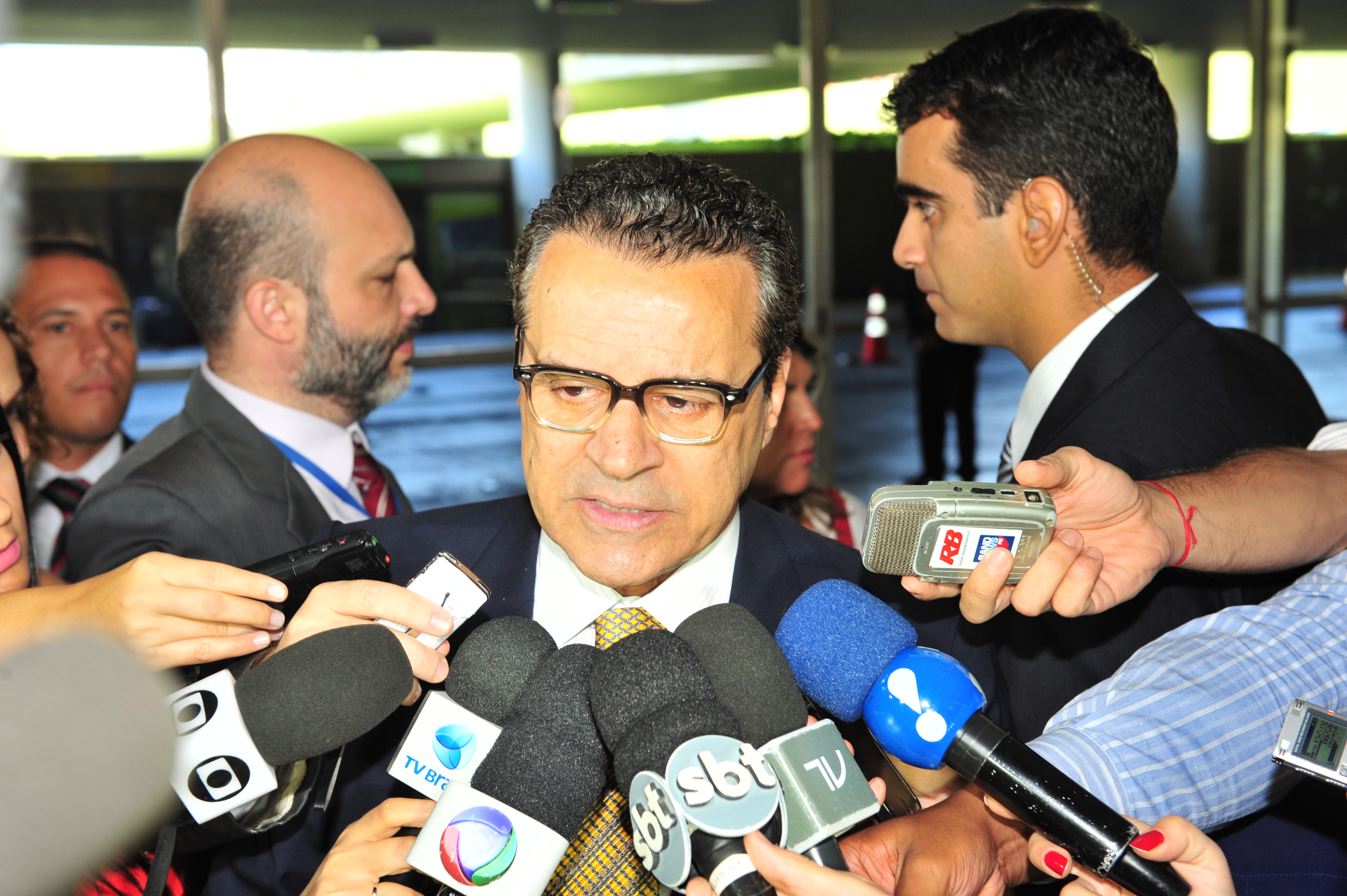 Diretoria-geral da Câmara vai apresentar relatório sobre salários acima do teto