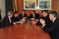 Empresários pedem votação de propostas sobre promotores de vendas e construção de postos de combustíveis