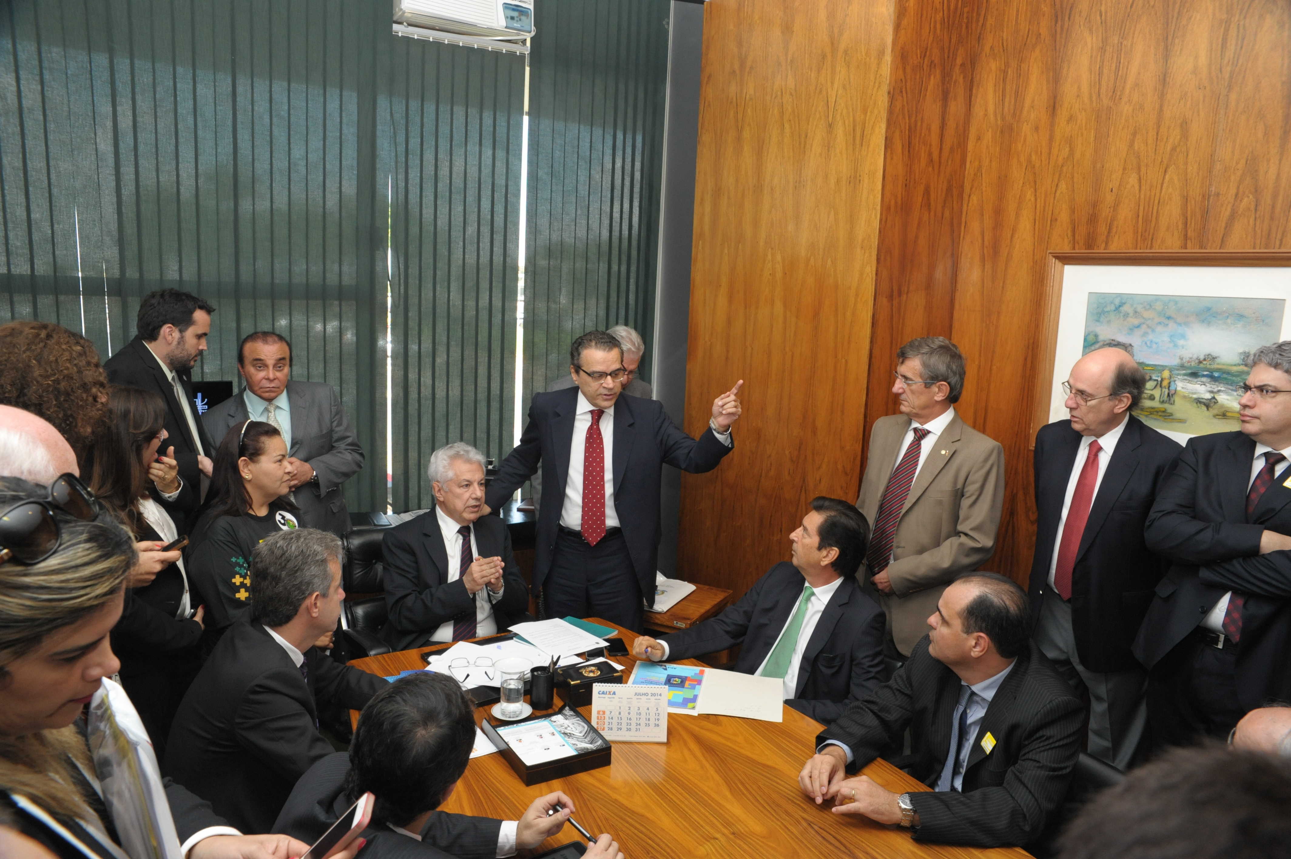 Entidades sindicais negociam votação de jornada de 30 horas para enfermeiros