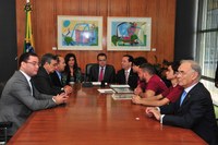 Estudantes venezuelanos visitam a Câmara e pedem apoio contra violência no País