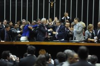 Alves destaca aprovação da Lei das Farmácias e do Cultura Viva em julho