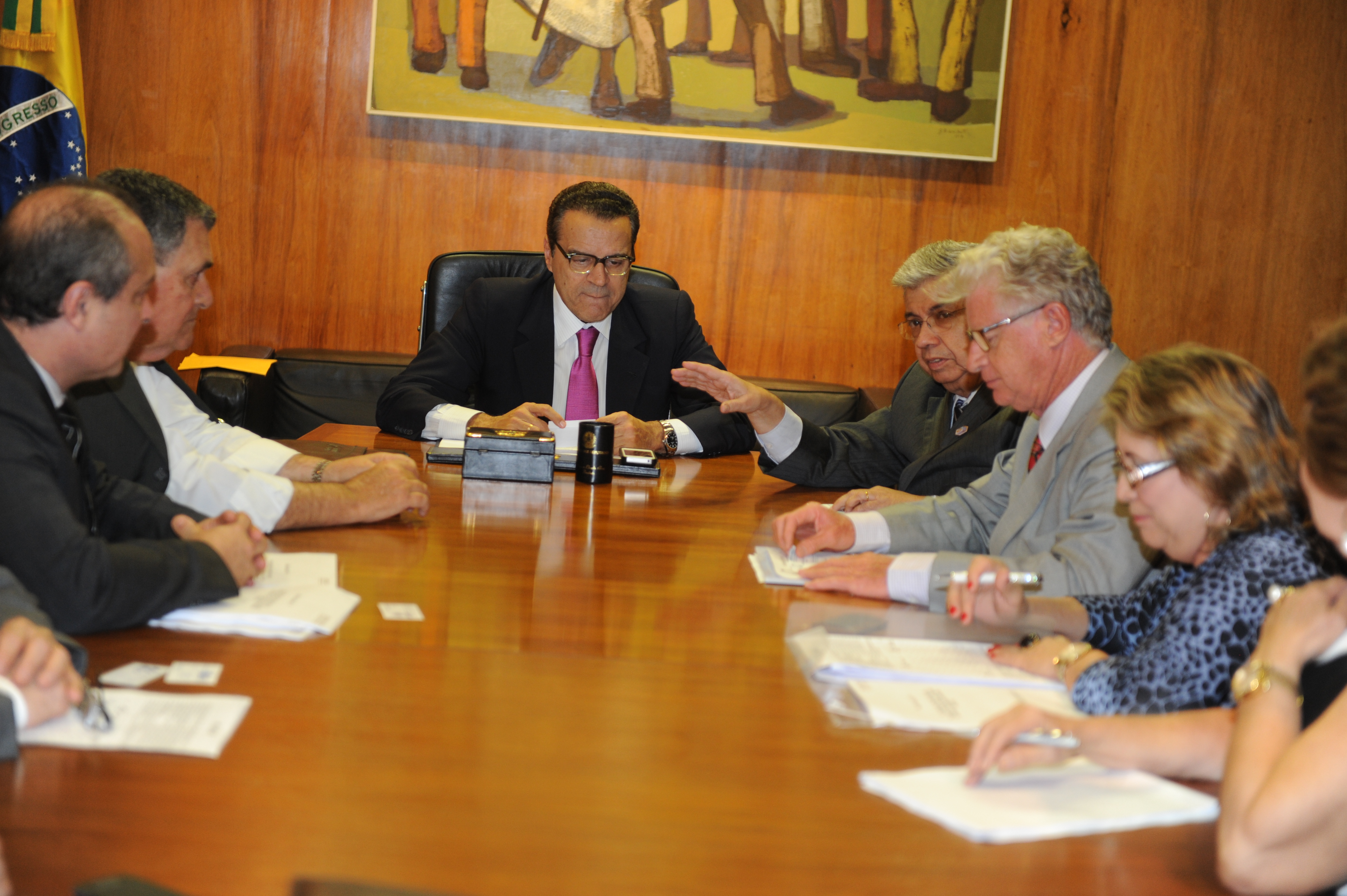 Henrique Alves discute fim da contribuiçāo previdenciária para servidores inativos