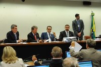 Alves diz que acordo para votação da meta de superávit restabeleceu clima de respeito no Congresso