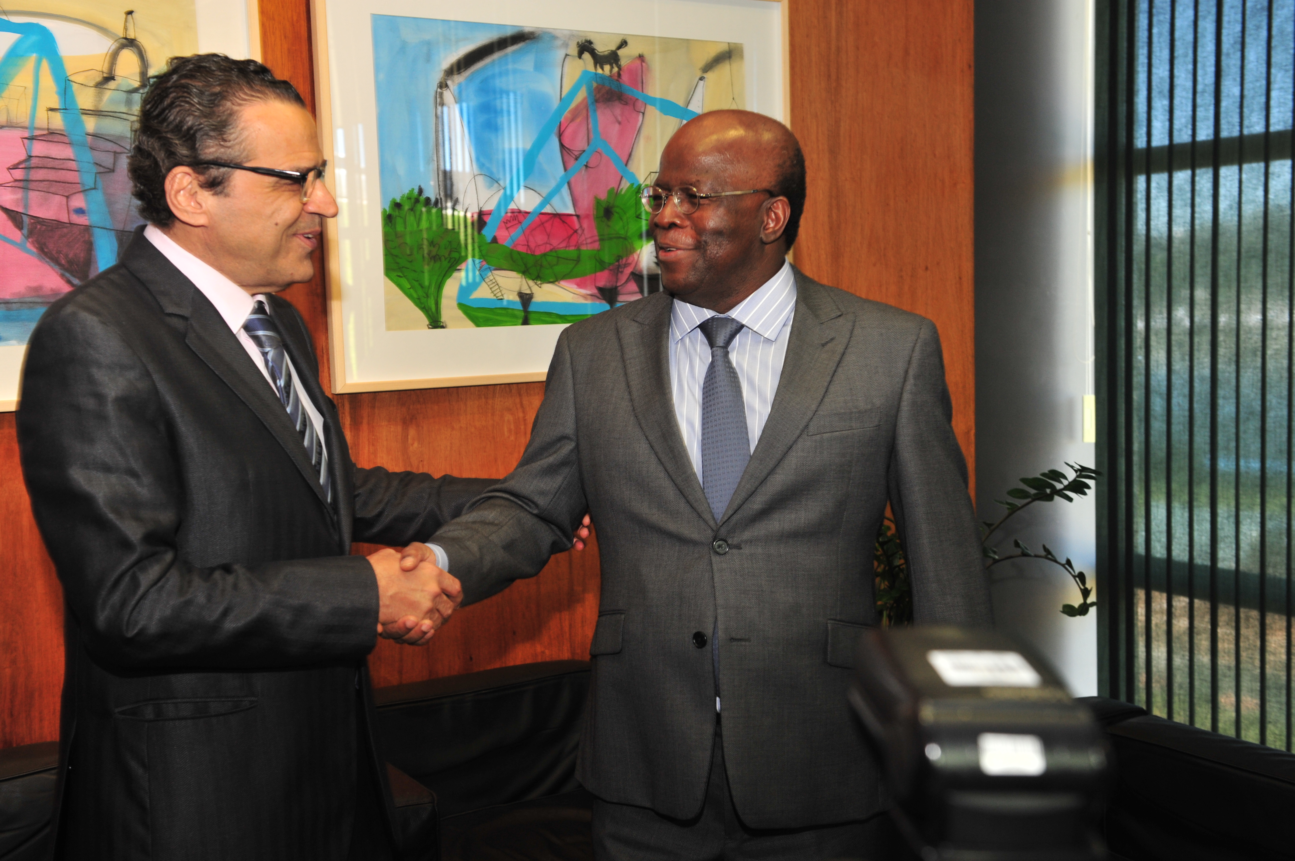 Henrique Alves entrega a Joaquim Barbosa ação contra medida que altera bancada de 13 estados