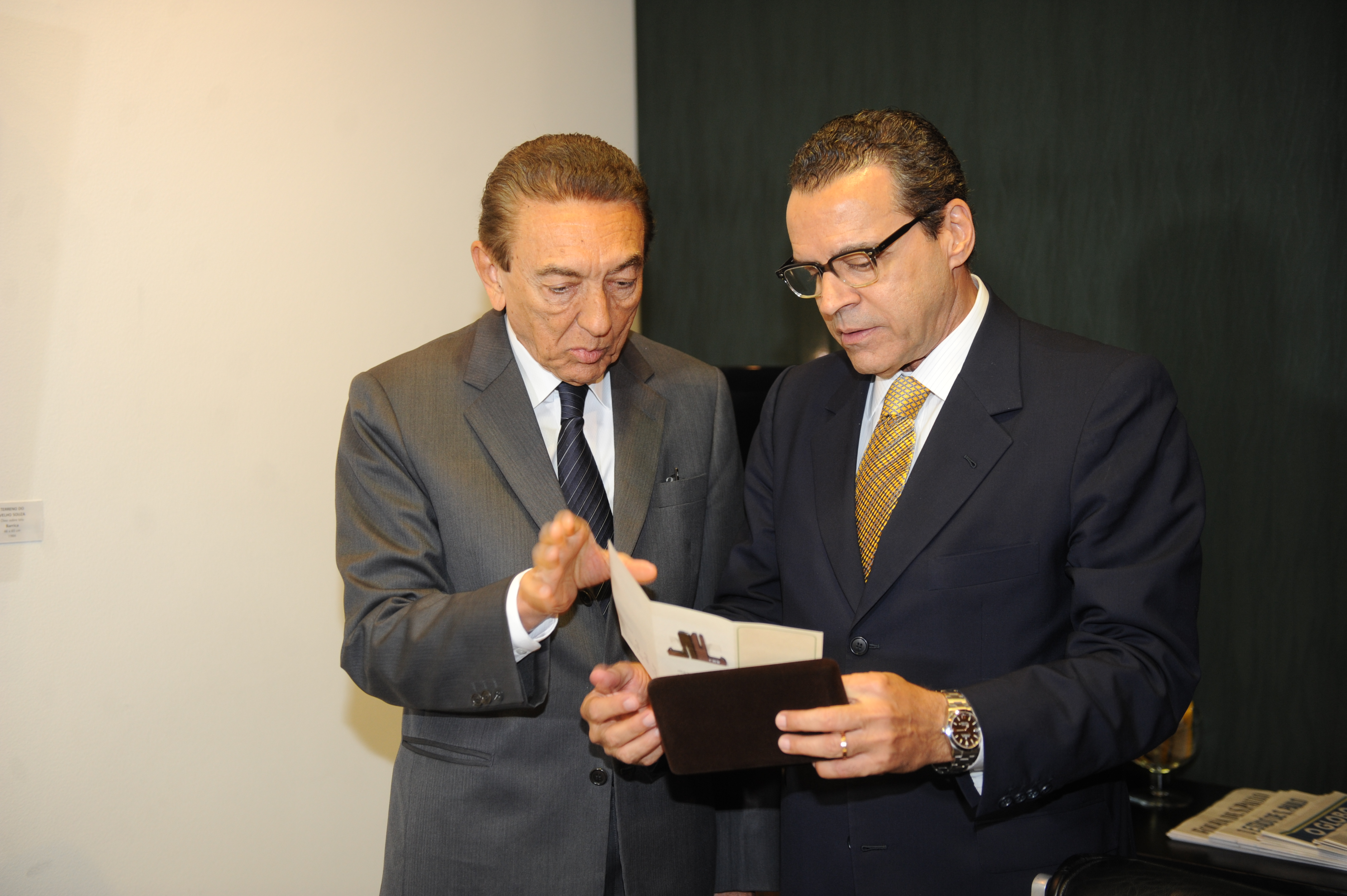 Henrique Alves entrega medalha da Constituinte ao ministro Edison Lobão