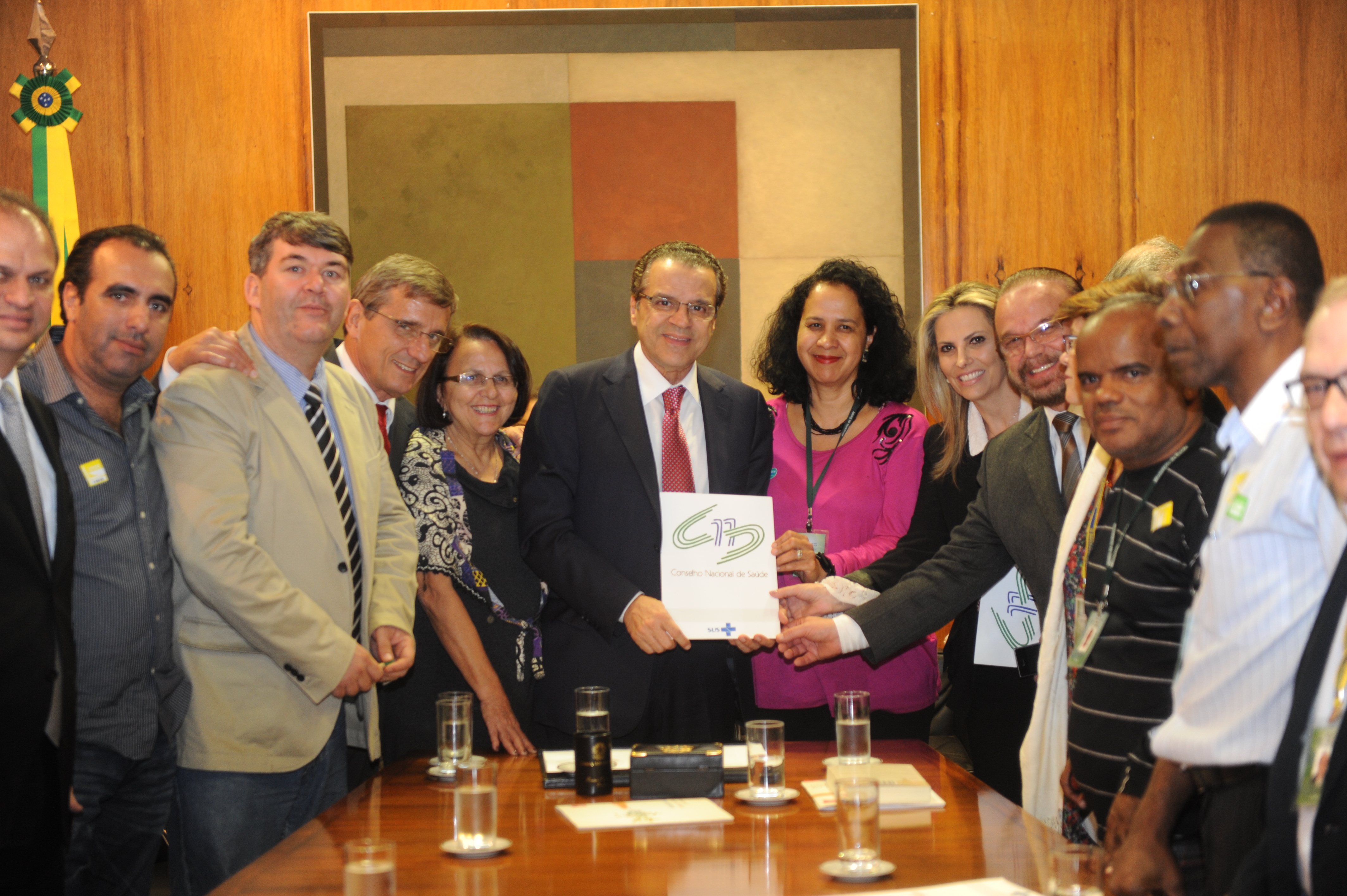 Henrique Alves recebe agenda de propostas do Conselho Nacional de Saúde