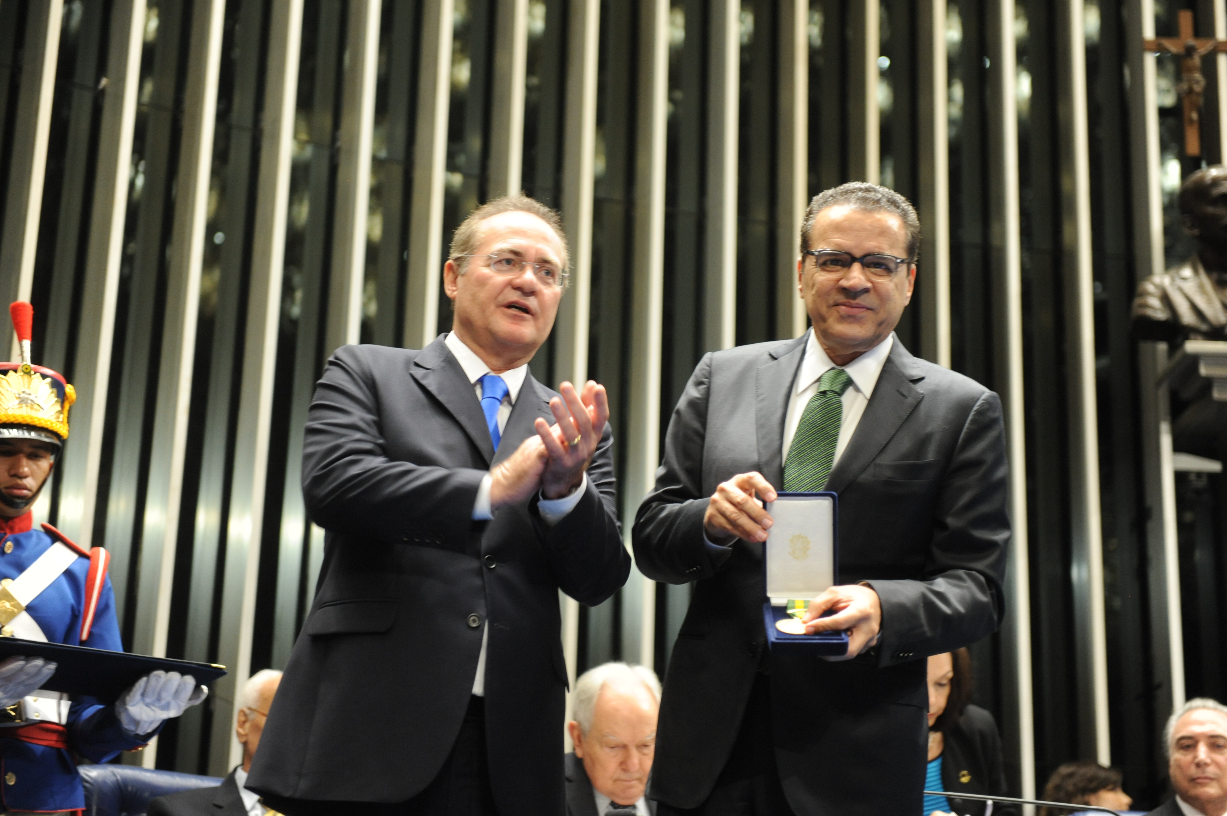 Henrique Alves recebe homenagem do Senado pelos 25 anos da Constituição