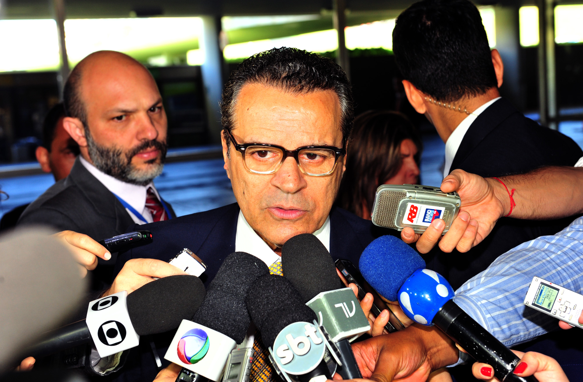 Henrique Alves vai criar comissão externa para investigar maus tratos de animais em laboratório