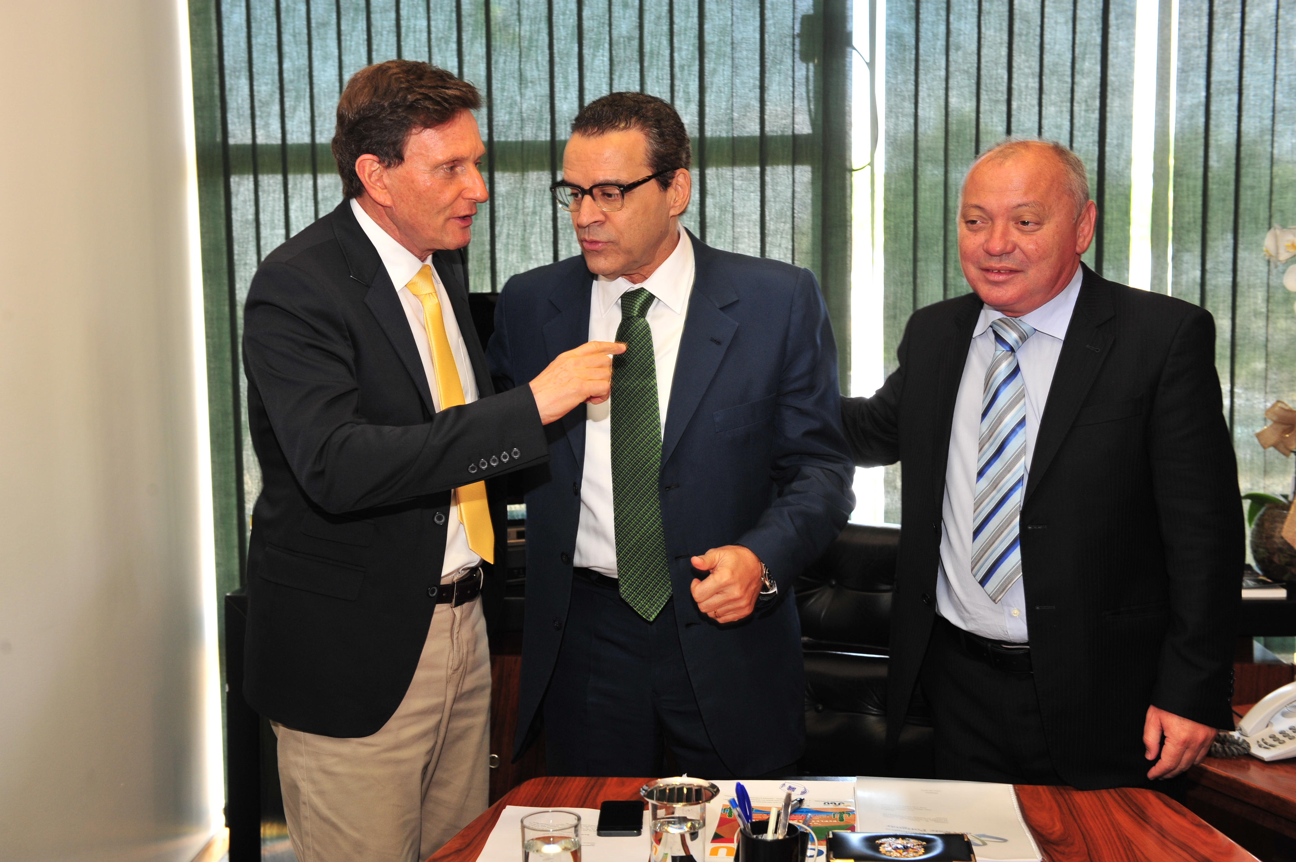 Henrique Alves vai negociar urgência para proposta que cria limite de carga para trabalhadores braçais