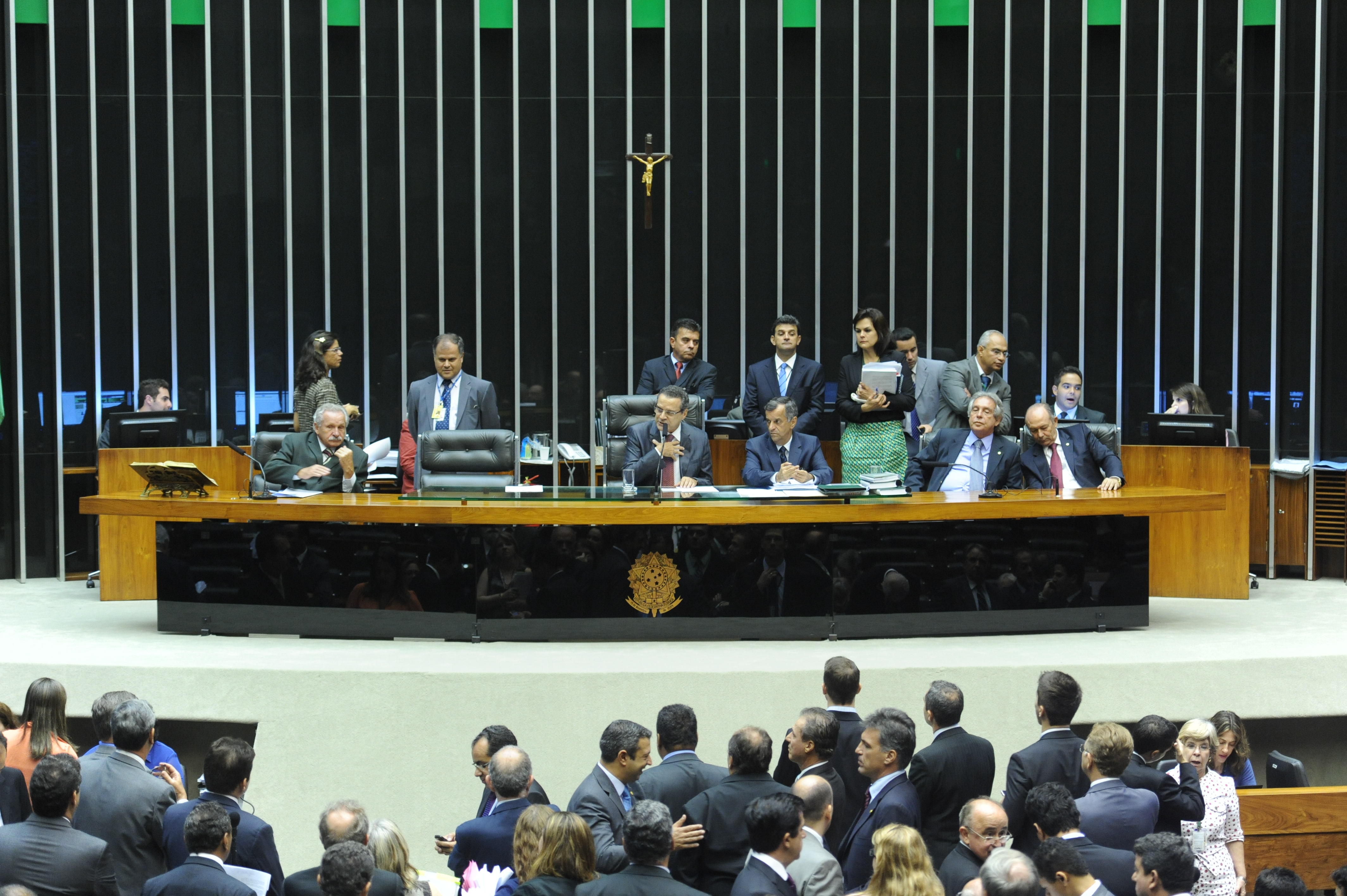 Henrique Eduardo Alves cria comissão especial para orçamento impositivo
