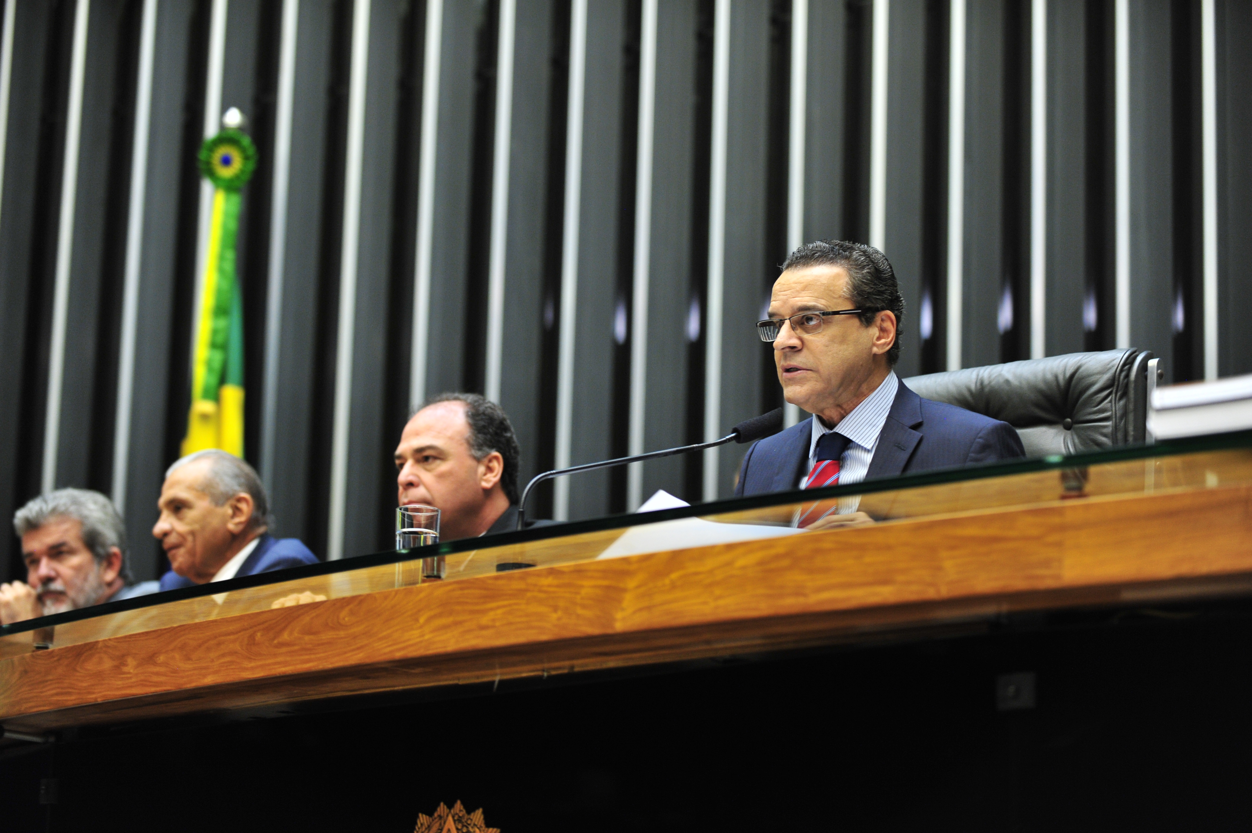 Henrique Eduardo Alves defende uso da energia solar e eólica para gerar riqueza no Nordeste
