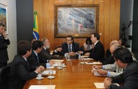Henrique Eduardo Alves discute pacto federativo com presidentes de comissões