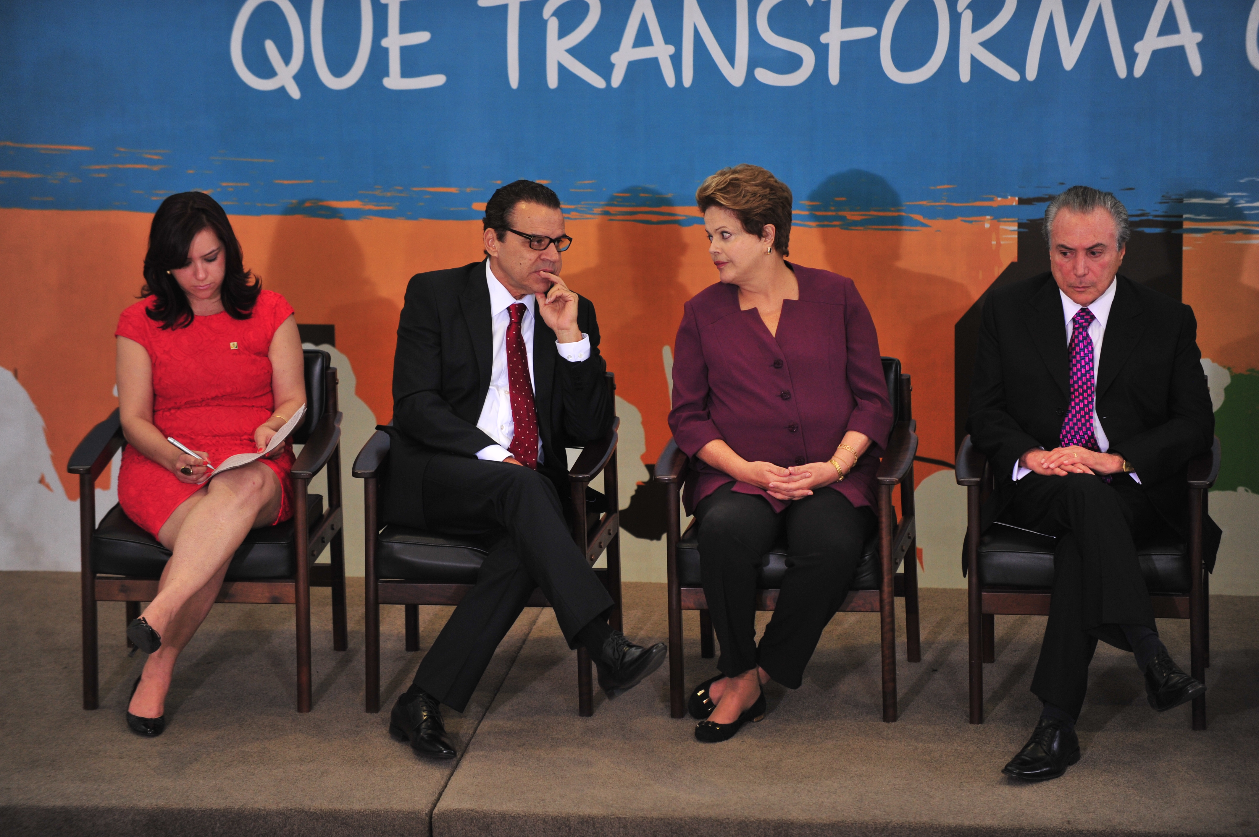 Henrique Eduardo Alves participa da sanção do Estatuto da Juventude