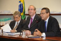 Henrique Eduardo Alves participa de reunião da bancada do PMDB