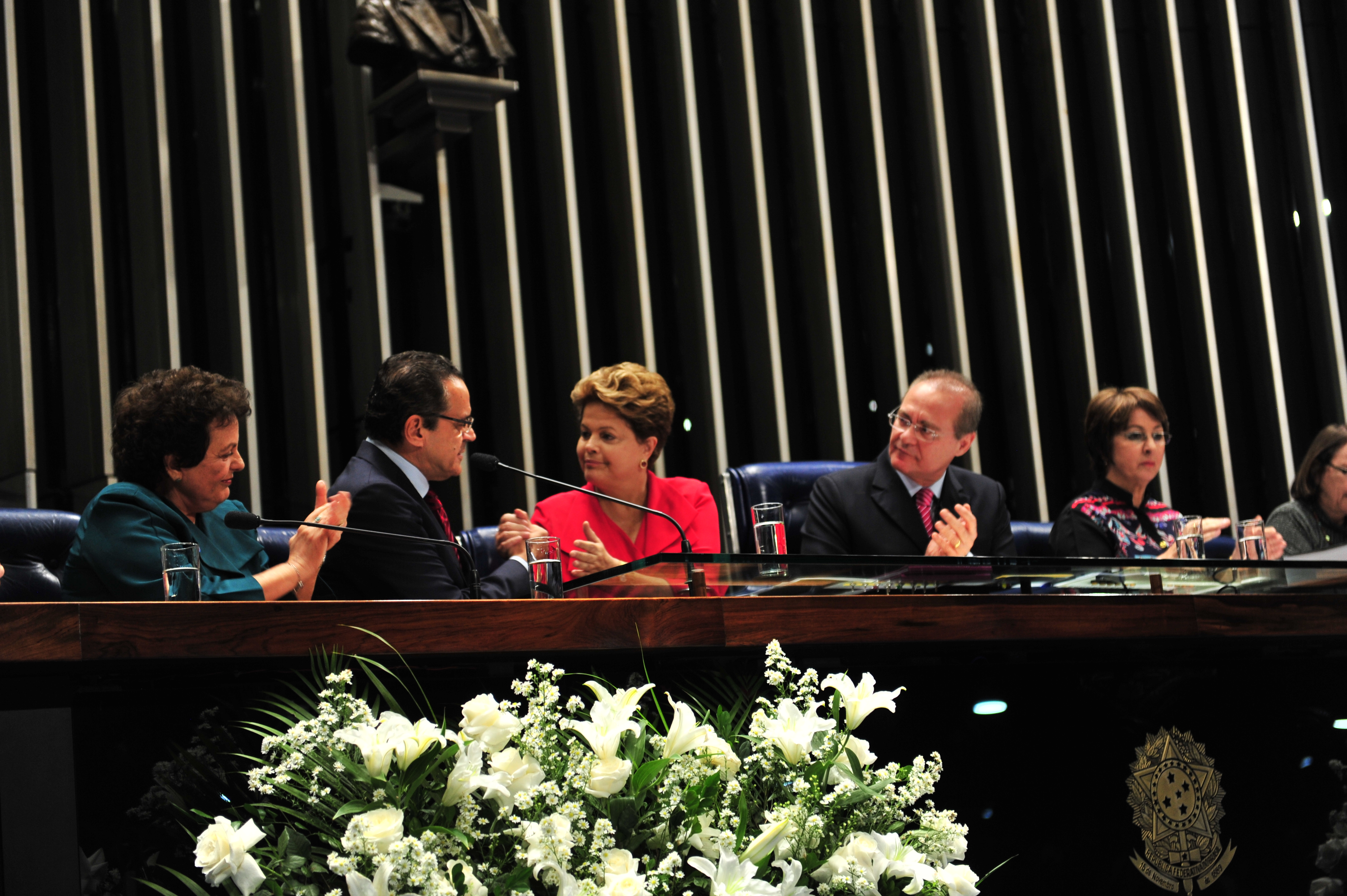 Interação entre Executivo e Legislativo fortalece a democracia, diz Henrique