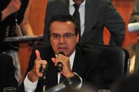 Líderes respondem às ruas com votação de PEC 37 e recursos para educação