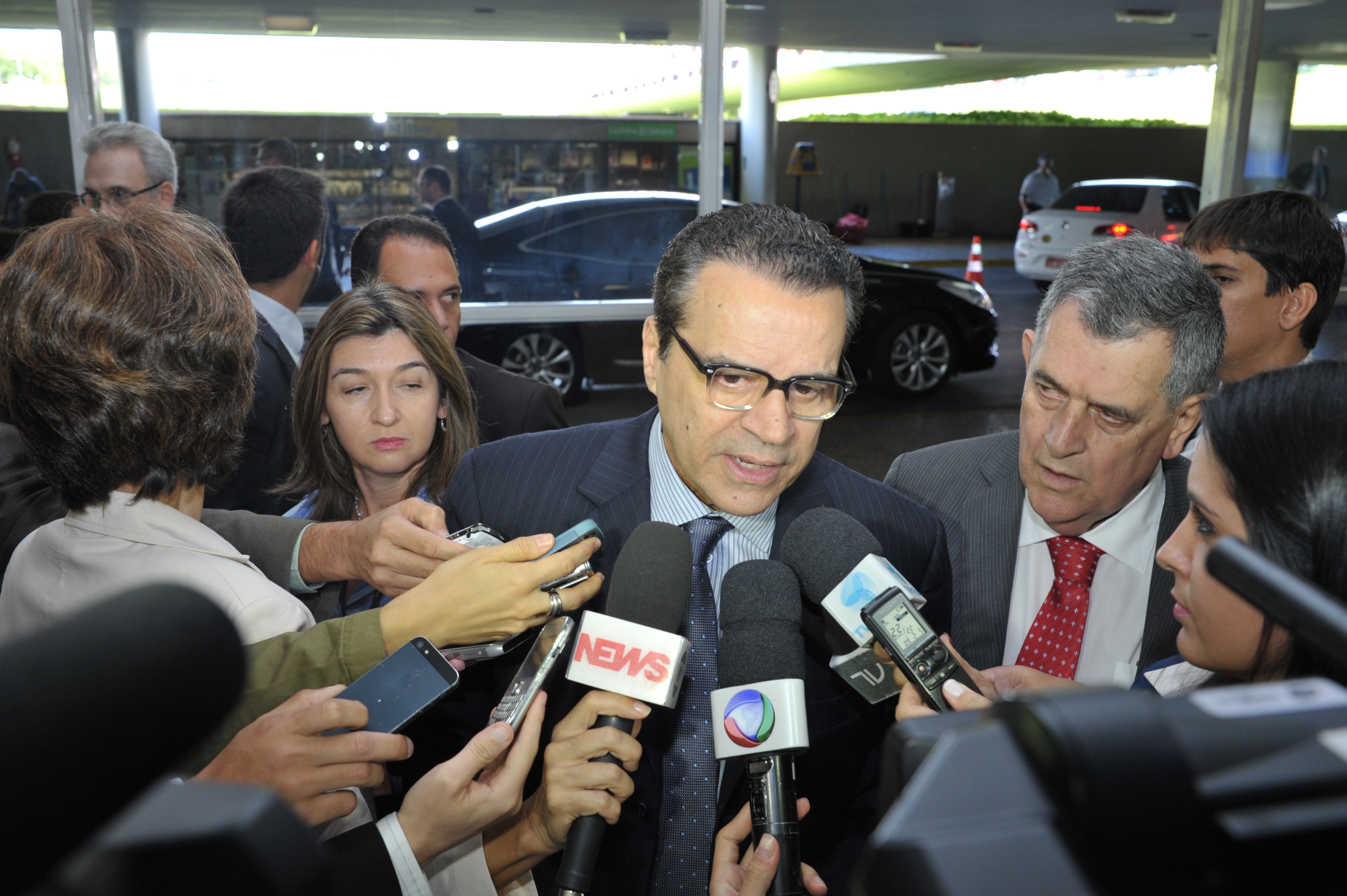 Mesa Diretora vai abrir processo contra Genoíno nesta quinta, afirma Alves