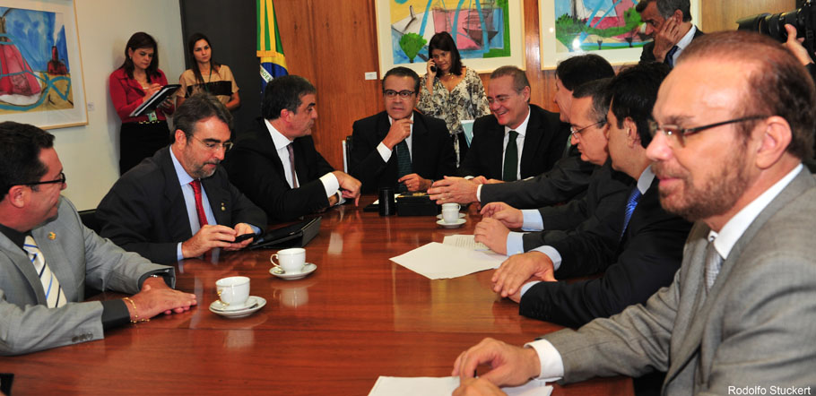 Ministro da Justiça diz que projeto sobre manifestações deve ser votado antes da Copa