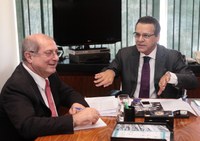 Paulo Bernardo anuncia subsídio a conversor digital para baixa renda