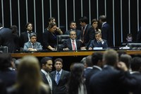 Plenário aprova MP que dá incentivos tributários a vários setores e renegocia dívidas