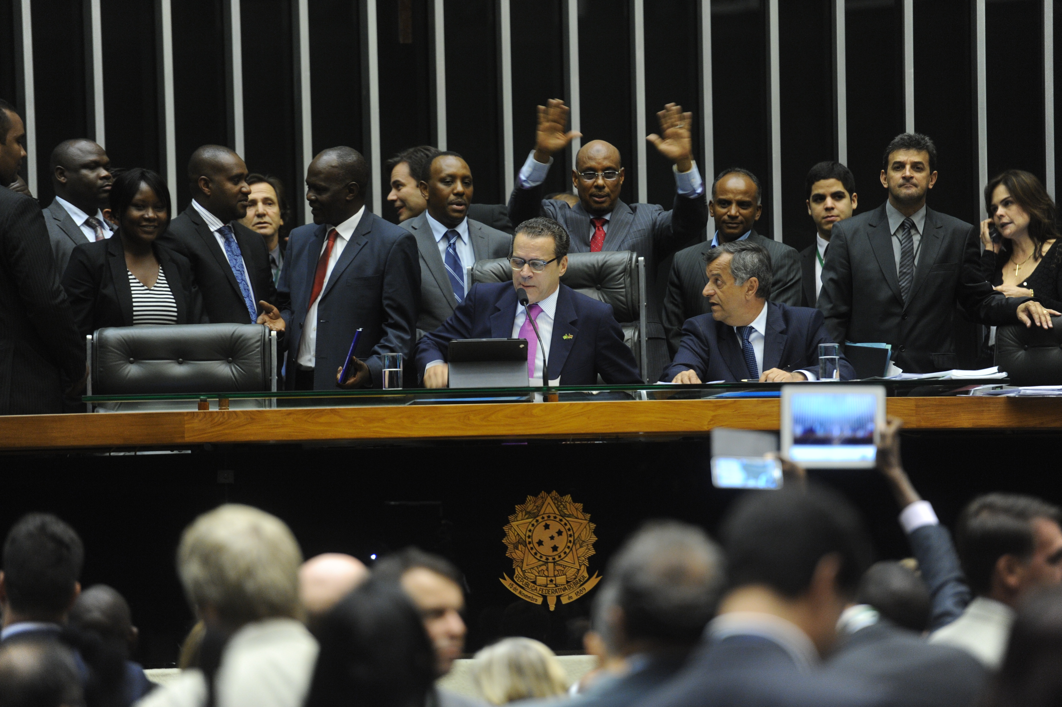 Plenário aprova texto base da PEC do Orçamento Impositivo em 1º turno